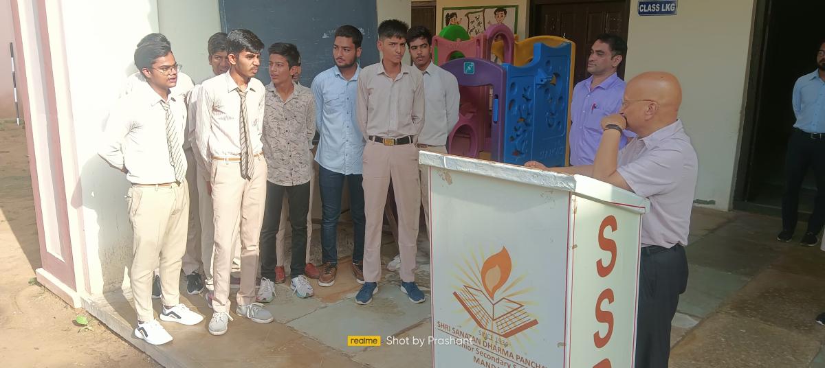 Executive Trustee Visit & Prize Distribution